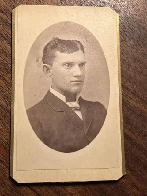 Cdv Civil War Era Handsome Young Man Carte De Visite