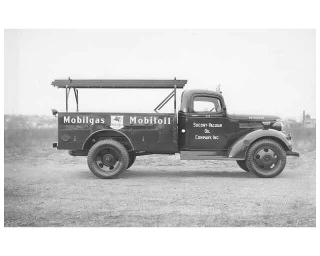 1940s Socony-Vacuum Oil Co Service Truck Press Photo 0004 - Mobilgas Mobiloil