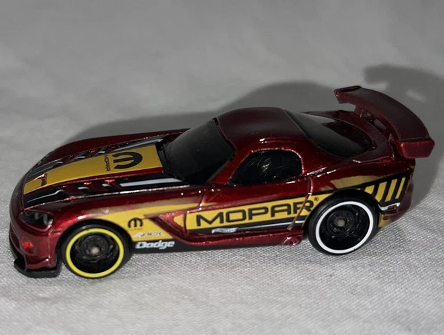 Hot Wheels Dodge Viper SRT 10 ACR Diecast Mopar Race Day Red 1:64 Mattel 2020