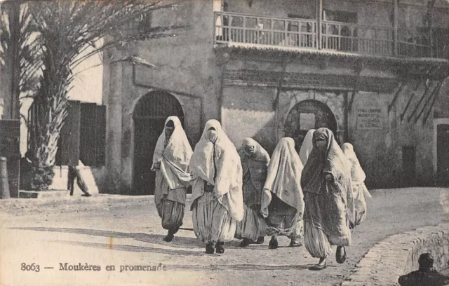 Cpa Algerie Femme Arabe Moukeres En Promenade