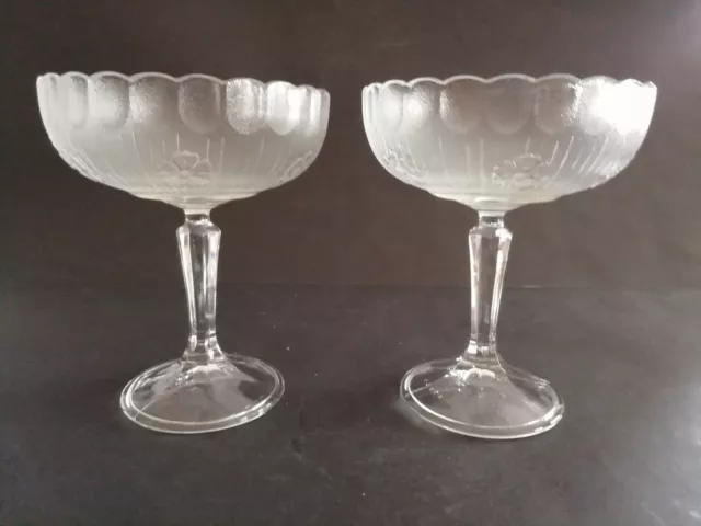 2 alte Eisbecher Eisschalen Dessertbecher Pressglas H=13,5 cm D=11,0 cm 2