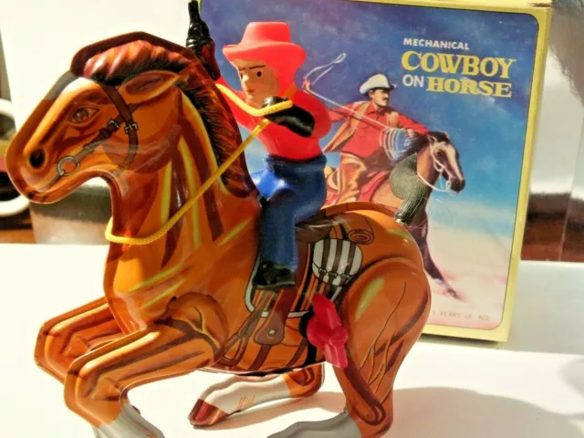 MTU Corea 342  Cowboy on Horse in latta a molla, perfetta in scatola cm 12