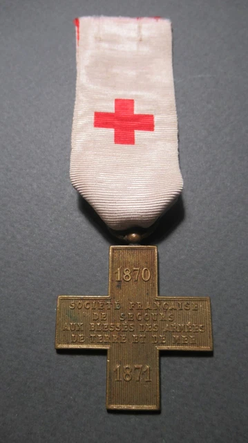 MÉDAILLE MONNAIE CROIX rouge 10 centimes 1915 avec cadre émaillé Rare