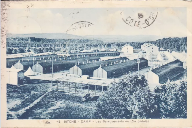 Carte postale ancienne MOSELLE BITCHE camp baraquements en tôle ondulée timbrée