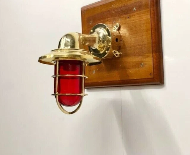 Nautical exterior clearance light fixtures