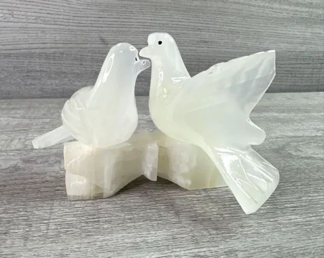Vintage Hand Carved Love Birds Doves Onyx Marble Stone Figurine Whites