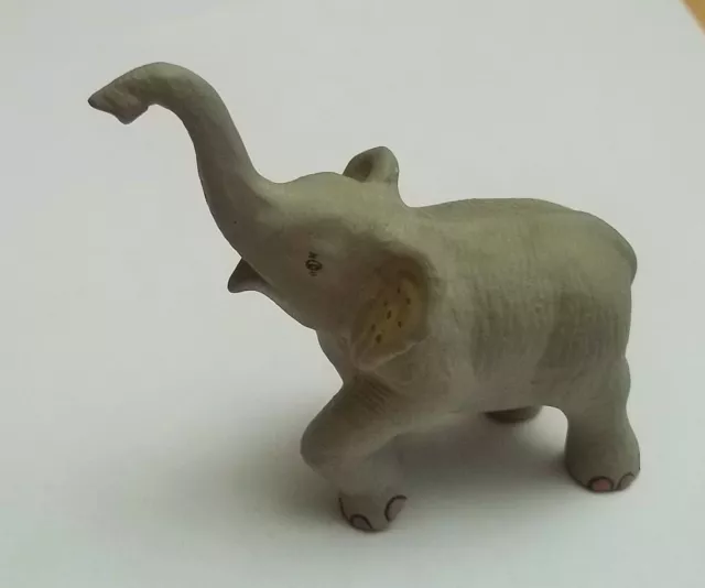 magnifique éléphant en porcelaine, trompe en l'air, elefant G-tp2-2