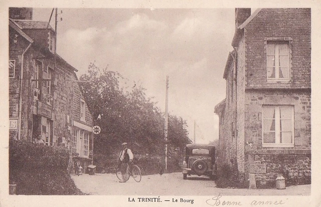 CPA 50 Approx. St Lo Villedieu LA TRINITE Le Bourg Restaurant Cycliste Car1939