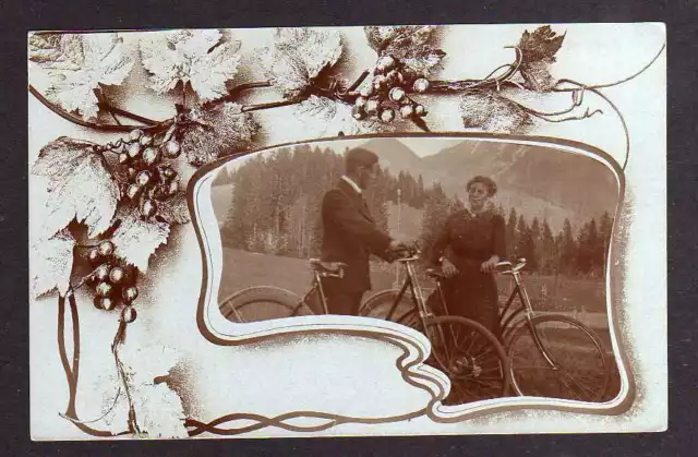 94025 AK All Heil Fahrrad Fotokarte um 1910 Mann Frau mit Rad im Gebirge Weinlau