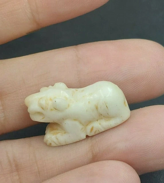 Authentic Original Ancient White agate  PYU Roaring Tiger Figure Bead Talisman