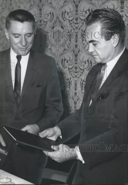1965 Press Photo Governor George C Wallace, John Bloomer, Birmingham News Editor