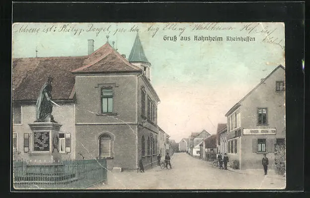 Hahnheim / Rheinhessen, Straßenpartie mit Geschäft und Denkmal, Ansichtskarte