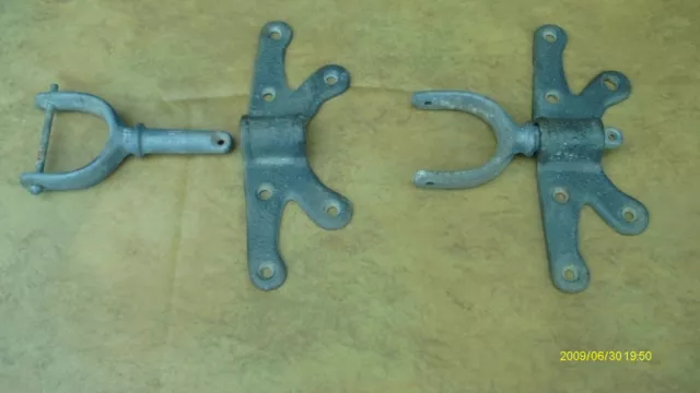 2- Vintage Cast Iron ROW BOAT OAR LOCKS & Butterfly HOLDERS Brackets # 251  PAIR 3