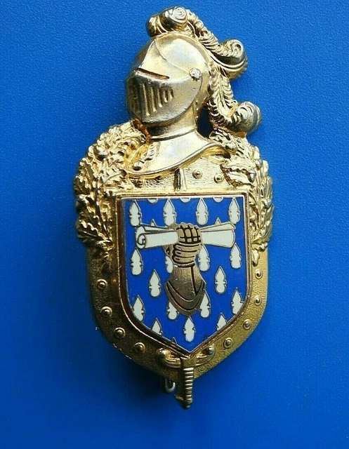 Pin's INSIGNE ECOLE DES OFFICIERS DE LA GENDARMERIE Signé Y.D Vintage