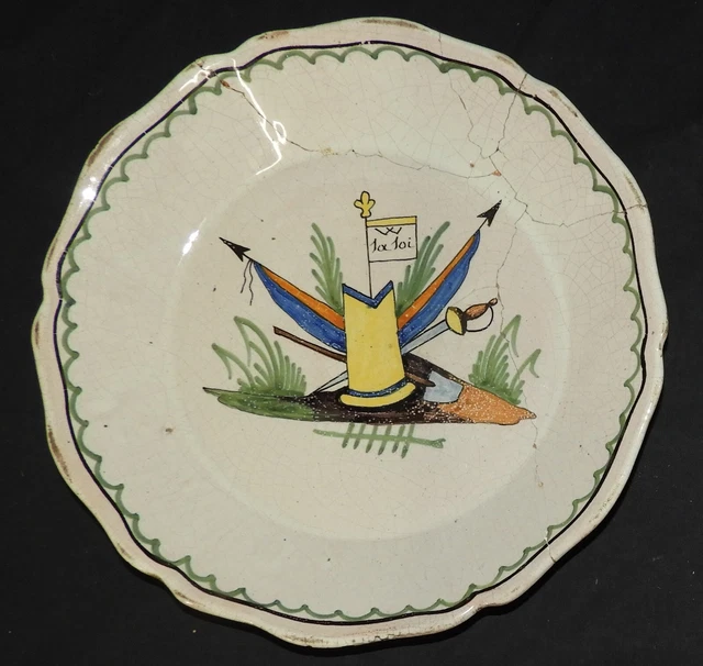 M} Faïence de NEVERS - Assiette ancienne, décor Révolutionnaire "LA LOI" 19è (7)