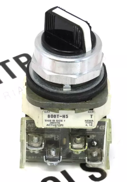 Allen-Bradley 800T-H5A 2-Position Black Selector Switch 30.5 MM Non-Illuminated