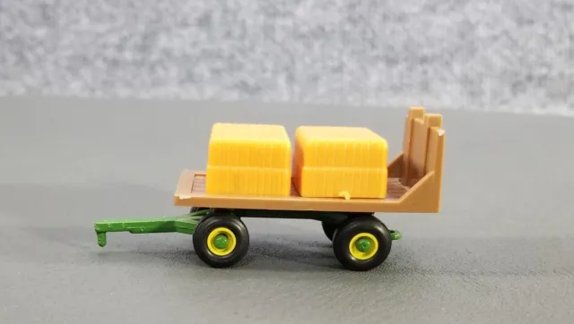 Ertl 1/64 Farm Toy John Deere Hay Wagon Die Cast & Plastic W/Load