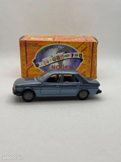 Miniature HECO 1/43 – Peugeot 305 Commerciale Tôlée Bleue – Très Bon état