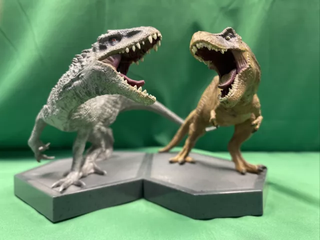 Jurassic World Tyrannosaurus & Indominus Rex Limited Collectors Edition Statues