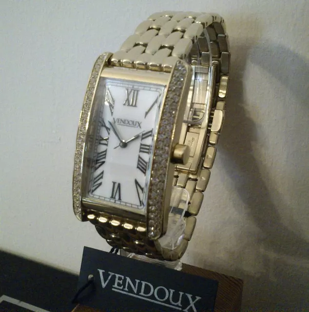 Reloj Vendoux para mujer en acero inoxidable chapado oro swarovski MD50100 3 atm