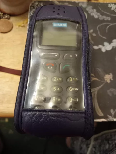 Siemens vintage mobile phone and case C500