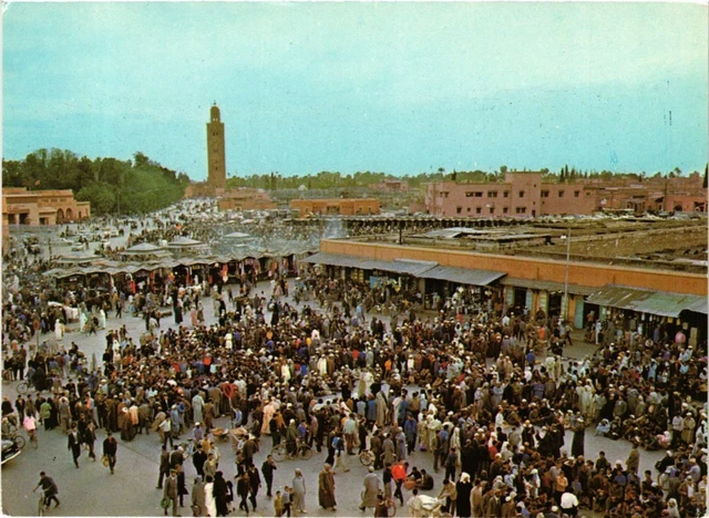 CPM Marrakesh- La Place Djemaa El Fna MAROC (880514)