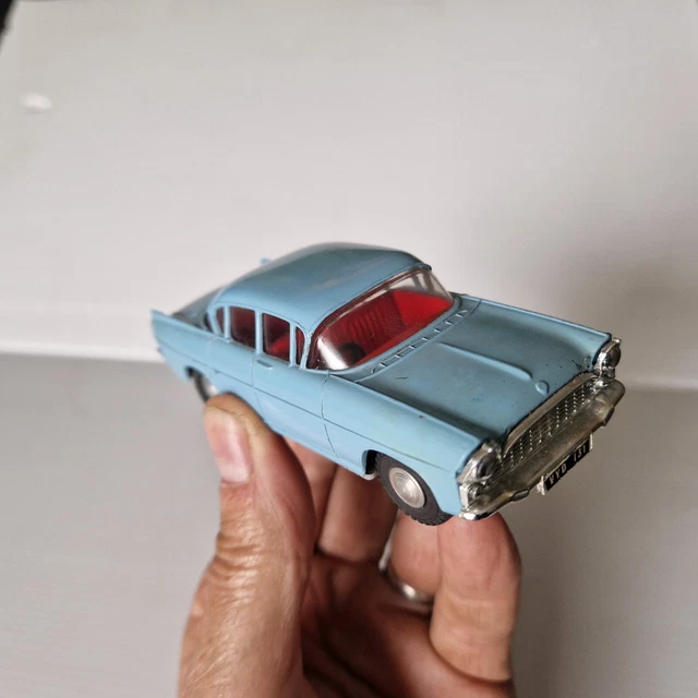 TRIUMPH TR3 Noir Intérieur Bleu KIT AMR 1:43 de reference