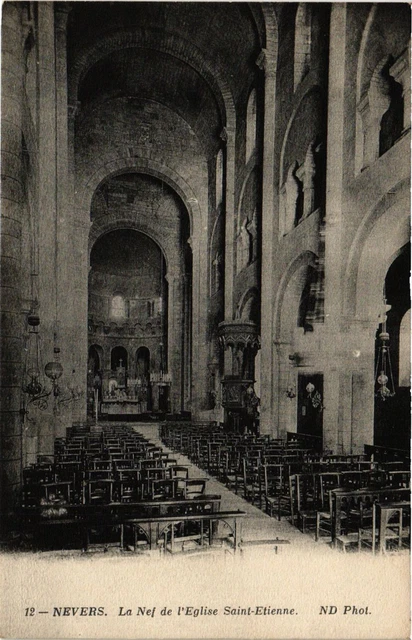 CPA AK NEVERS - La Nef de l'Église St-ÉTIENNE (355531)