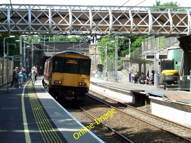 PHOTO 6X4 CAMBUSLANG railway station Class 318 train number 318 262 ...