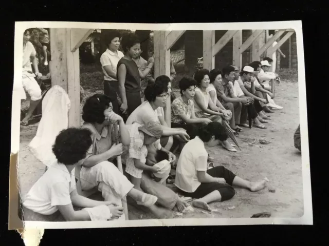 #3583 Japanese Vintage Photo 1940s / Man woman child Barefoot pillar