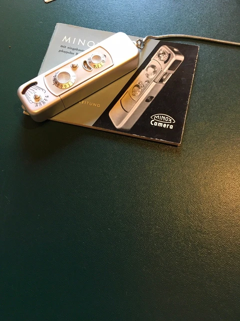 Macchina fotografica MINOX B miniaturizzata completa di custodia originale.