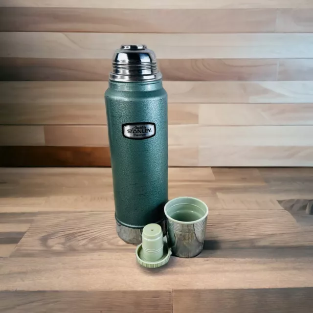 https://www.picclickimg.com/q0YAAOSweRJlGtFk/Vintage-Aladdins-Stanley-Thermos-No-A944C-with-Cup.webp