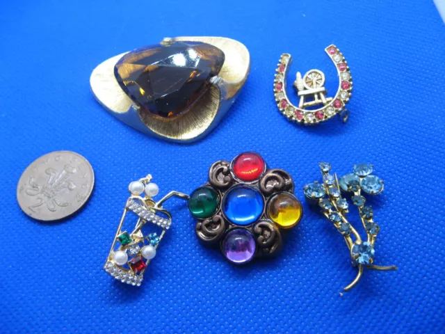 Job Lot Of 5 Vintage & Modern Costume Jewellery Brooches.