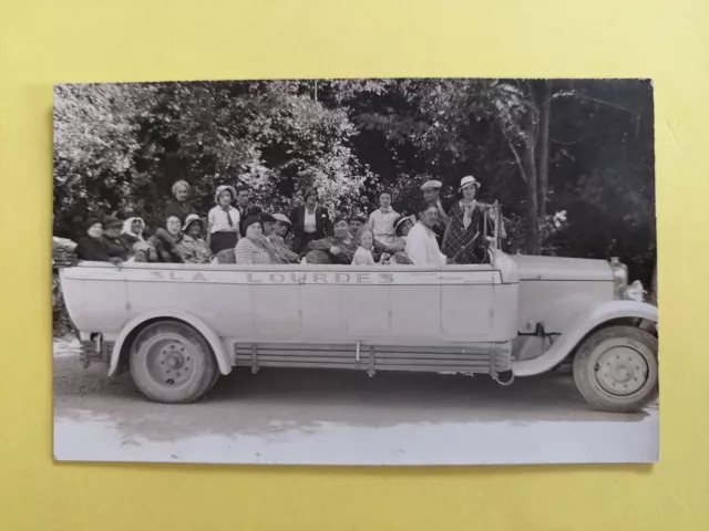 cpa VOITURE TAXI AUTOMOBILE CAR S.L.A. LOURDES Transport des PELERINS PILGRIMS