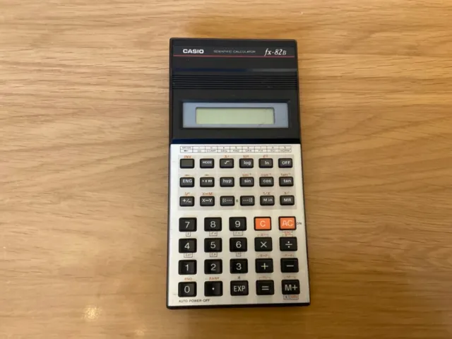 A Vintage Casio fx-82B Handheld Scientific Calculator, Requires 2xAA Batteries.