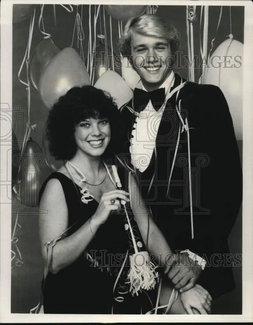 1979 Press Photo Erin Moran & John Schneider Host "New Year's Rockin' Eve 1980"