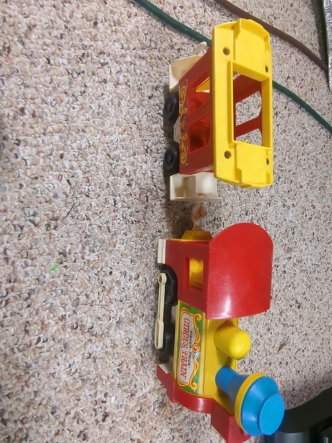 VINTAGE FISHER PRICE Little People Play Family A-Frame House #990