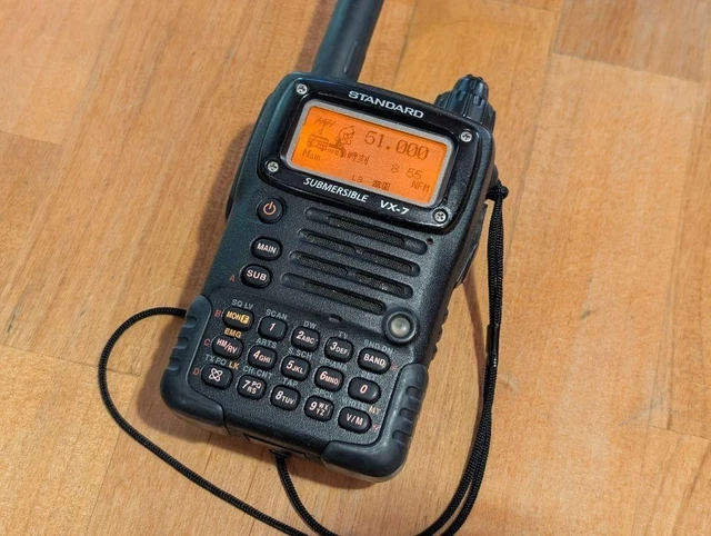 YAESU STANDARD VX-8D 50/144/430MHz Handsender getestet top