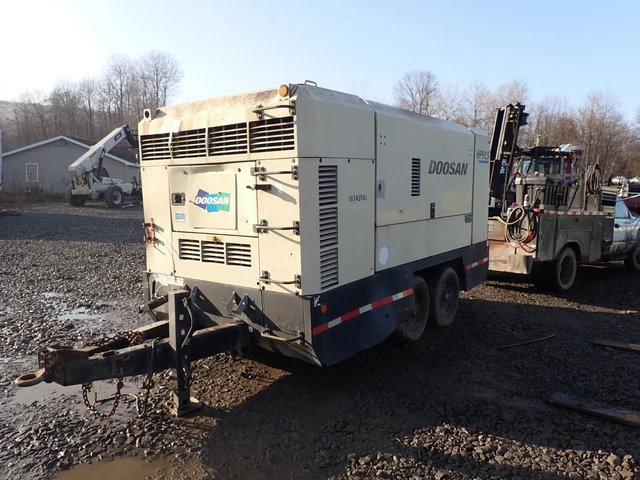 2014 Doosan HP915WCU Air Compressor 915 CFM 150 PSI VIDEO! Cummins Trailer
