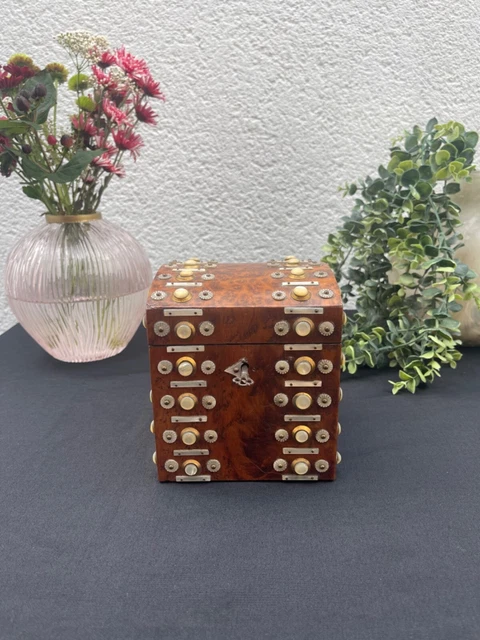 Coffret à jeu de cartes whist en bois noirci | GSLR Antiques Coffret à jeu de cartes whist en bois noirci | GSLR Antiques