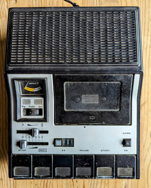 Magnetophone à  Cassette portable  vintage GRUNDIG C450  Fonctionne à réviser