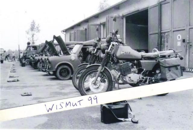 NVA-Foto OldtimerVEB IFA DDR Parktag GT Motorrad MZ ETZ Trabant Kübel LKW LO