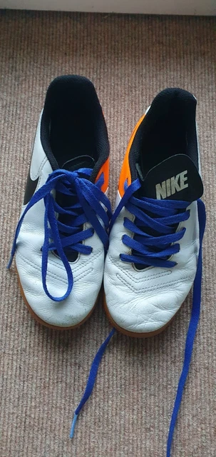 Nike Tiempo Hallenschuhe Turnschuhe Gr. 34