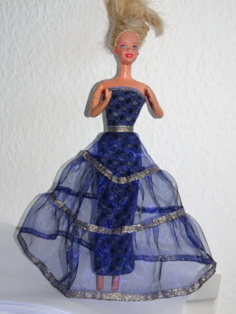 Barbie, Steffie o.ä. Kleid blau mit goldener Borte Brustumfang 14 cm