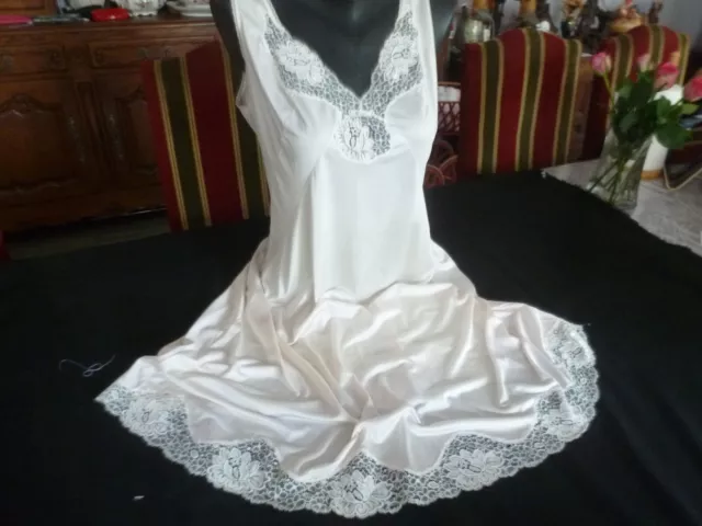 jolie combinaison & fond de robe vintage jolie dentelle  T50 fait 52 ref CR689
