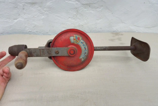 Troc Echange Vintage chignole perceuse Peugeot parfait état de