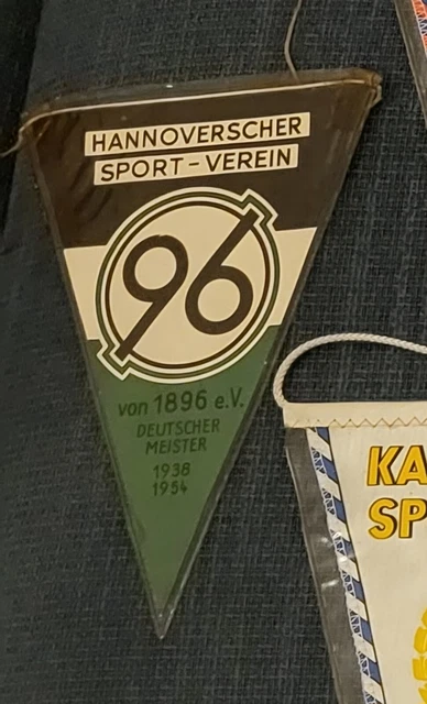 FUSSBALL-FAN-WIMPEL BAYER UERDINGEN EUR 65,00 - DE