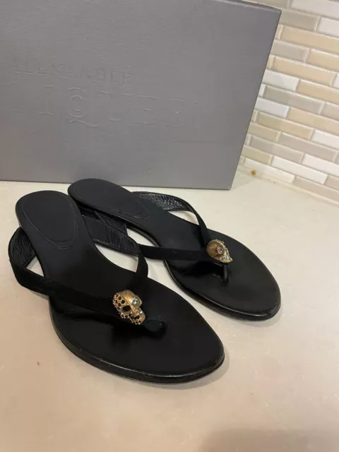 Alexander McQueen size 7.5 Black   Thong Sandal w gold skulls EUC FABULOUS