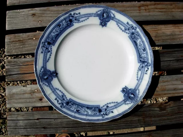 assiette plate ancienne bleue décor médaillon signé SAINT AMAND époq année 1895