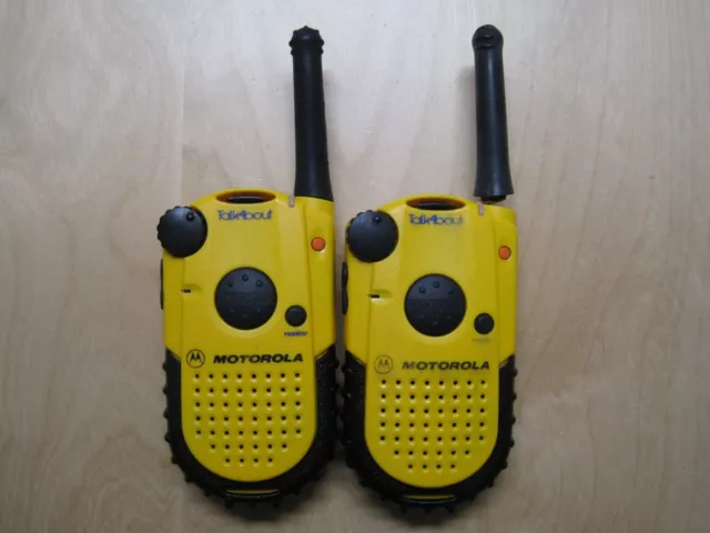 Set of 2 Motorola TalkAbout 2-Way Radio Walkie Talkies P14SPB03P2AA